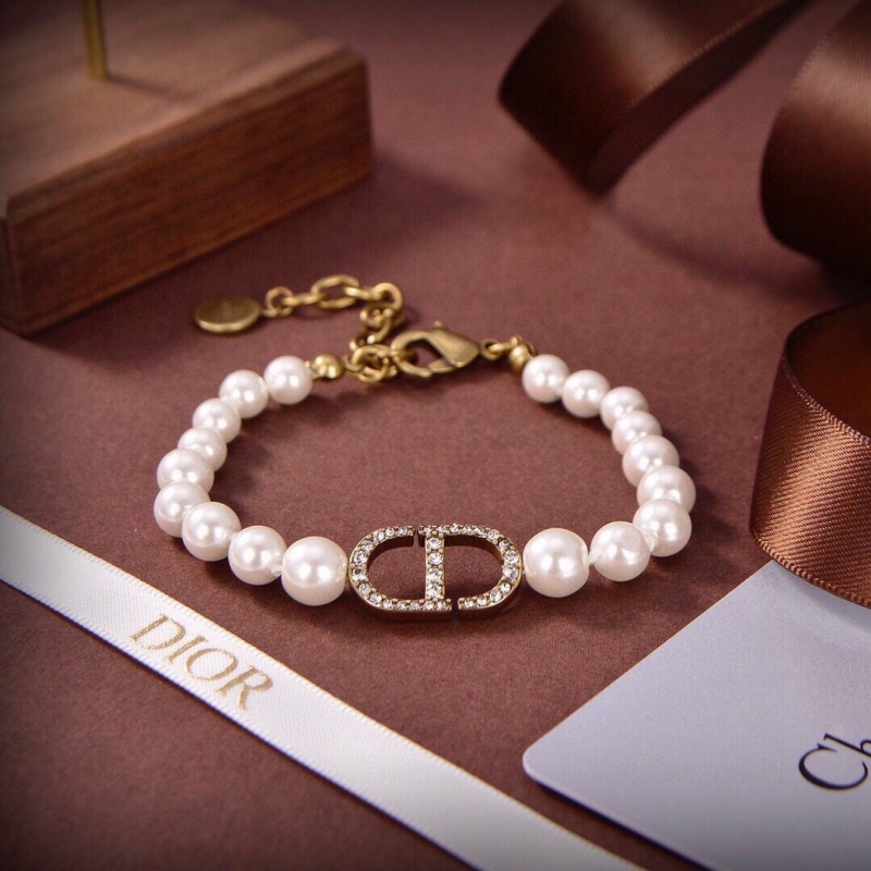 chr1st1an D10r bracelets